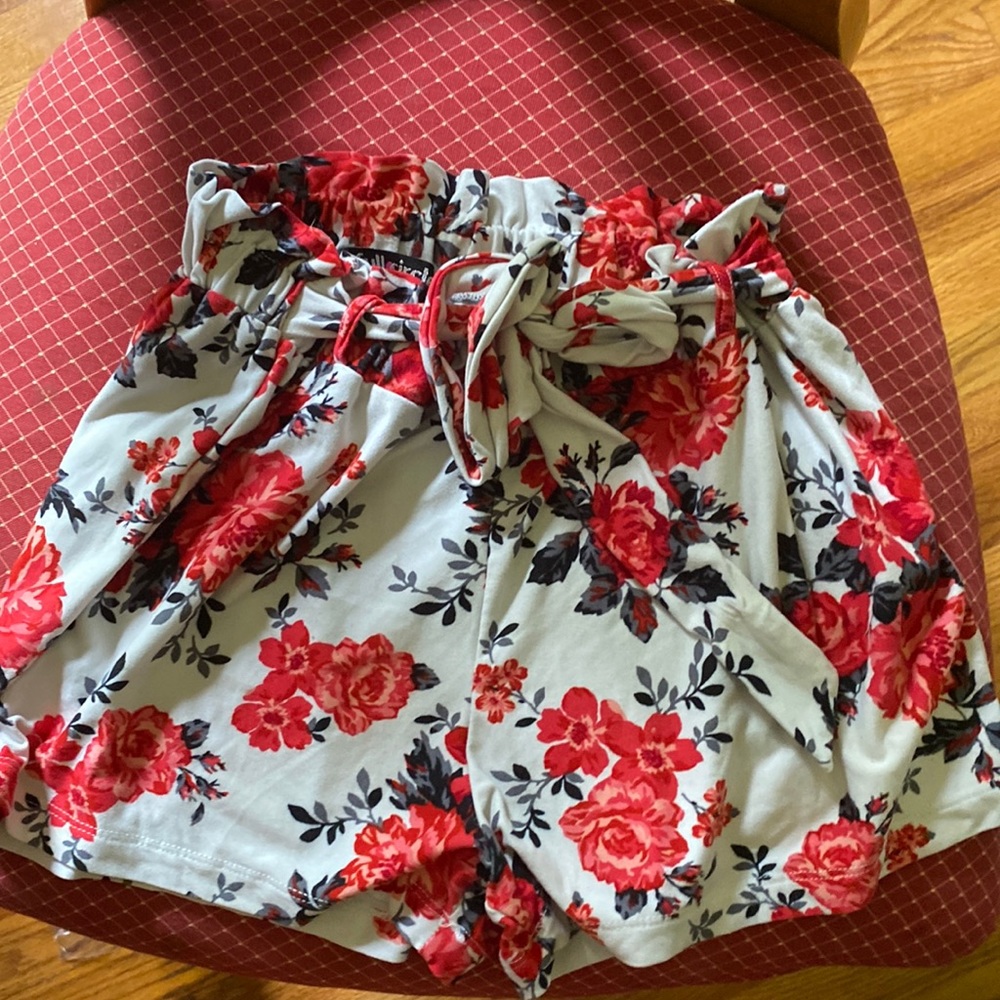 Colorful flowered shorts. Can be adjusted.